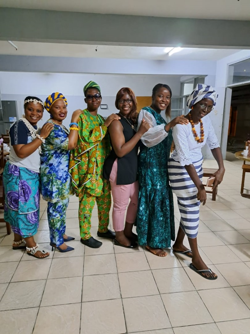  Abidjan / Mardi gras au foyer ANINA-UNA : « C’était fantastique de voire chacune dans tenue de déguisement, au point qu’on ne reconnaissait certaines » (Sœur Marie Ange TANTIBA)